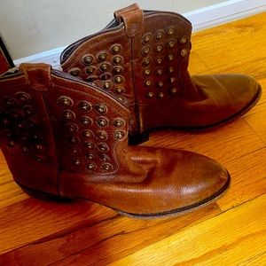 Frye Boots distressed size 8/8.5